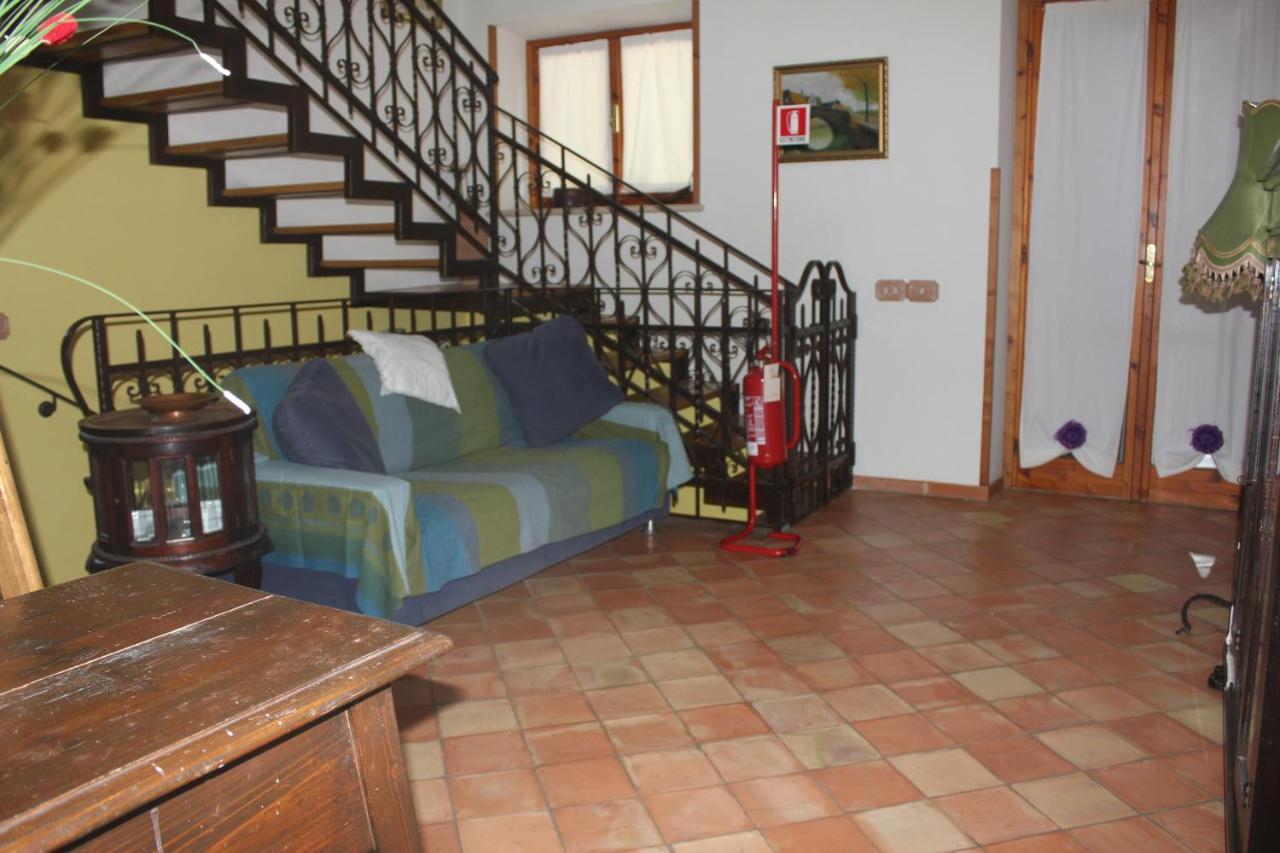 Agriturismo Il Castagneto Supino ภายนอก รูปภาพ